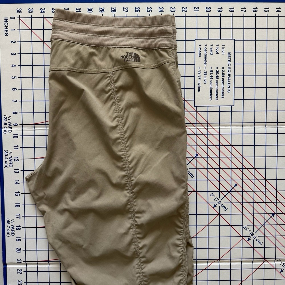 The North Face Womens Nylon Hiking Capri Pants XXL Tan Ruched Pull On Drawstring - Picture 11 of 12